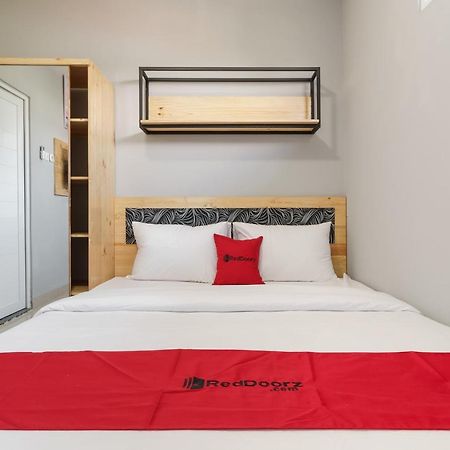 Hotel RedDoorz near Plaza Atrium Senen Dżakarta Zewnętrze zdjęcie