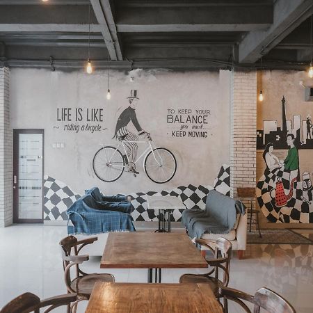 Hotel RedDoorz near Plaza Atrium Senen Dżakarta Zewnętrze zdjęcie