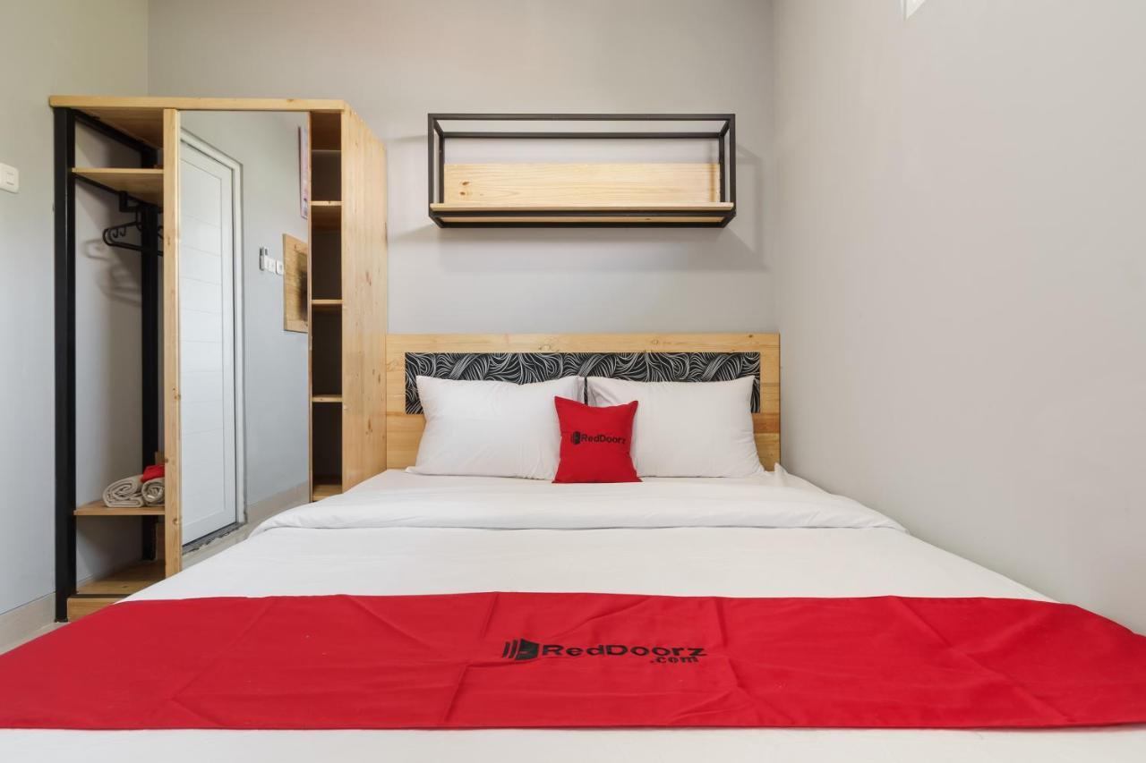 Hotel RedDoorz near Plaza Atrium Senen Dżakarta Zewnętrze zdjęcie