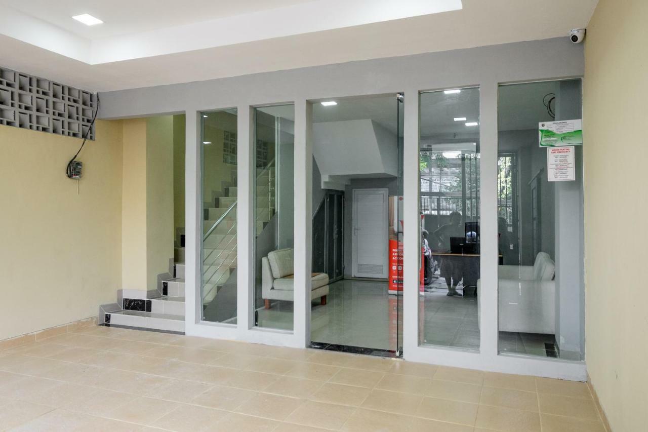 Hotel RedDoorz near Plaza Atrium Senen Dżakarta Zewnętrze zdjęcie
