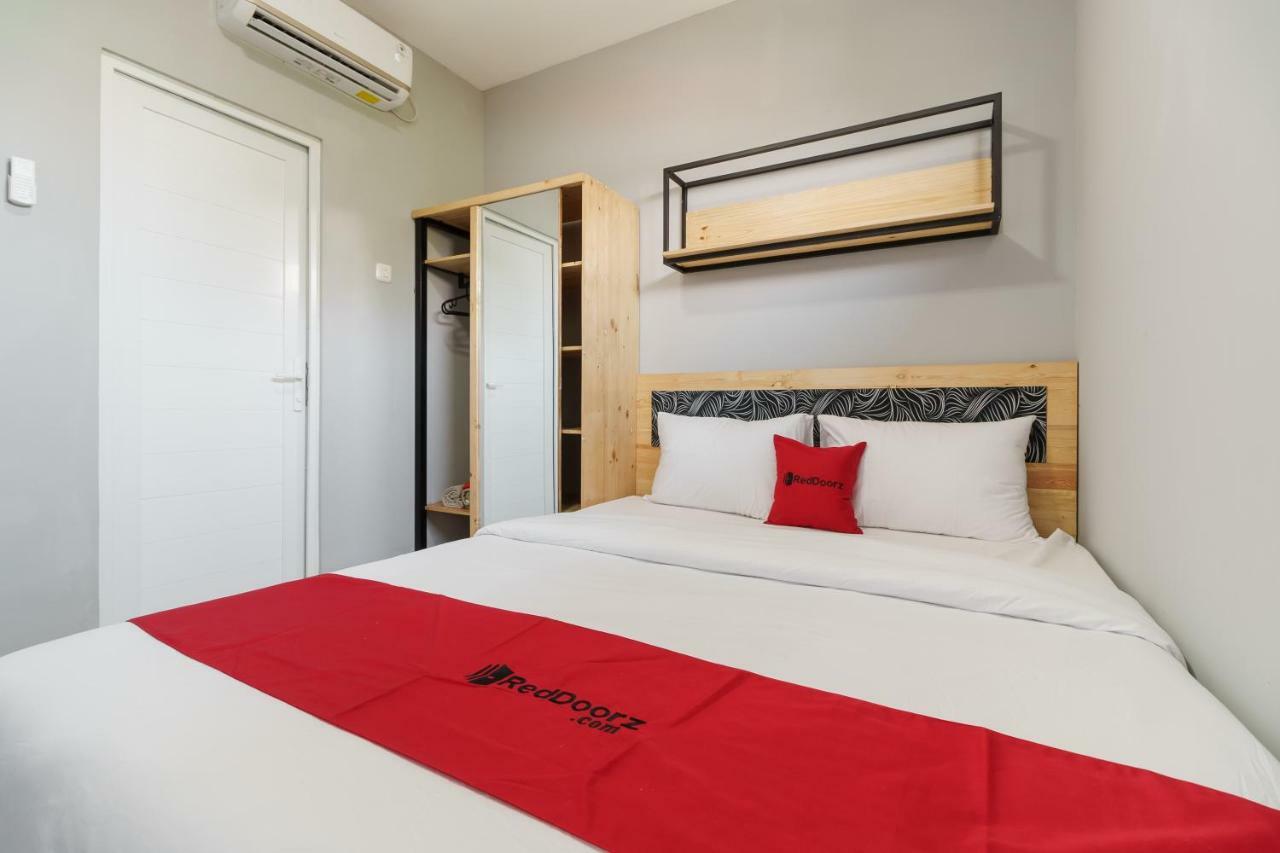 Hotel RedDoorz near Plaza Atrium Senen Dżakarta Zewnętrze zdjęcie