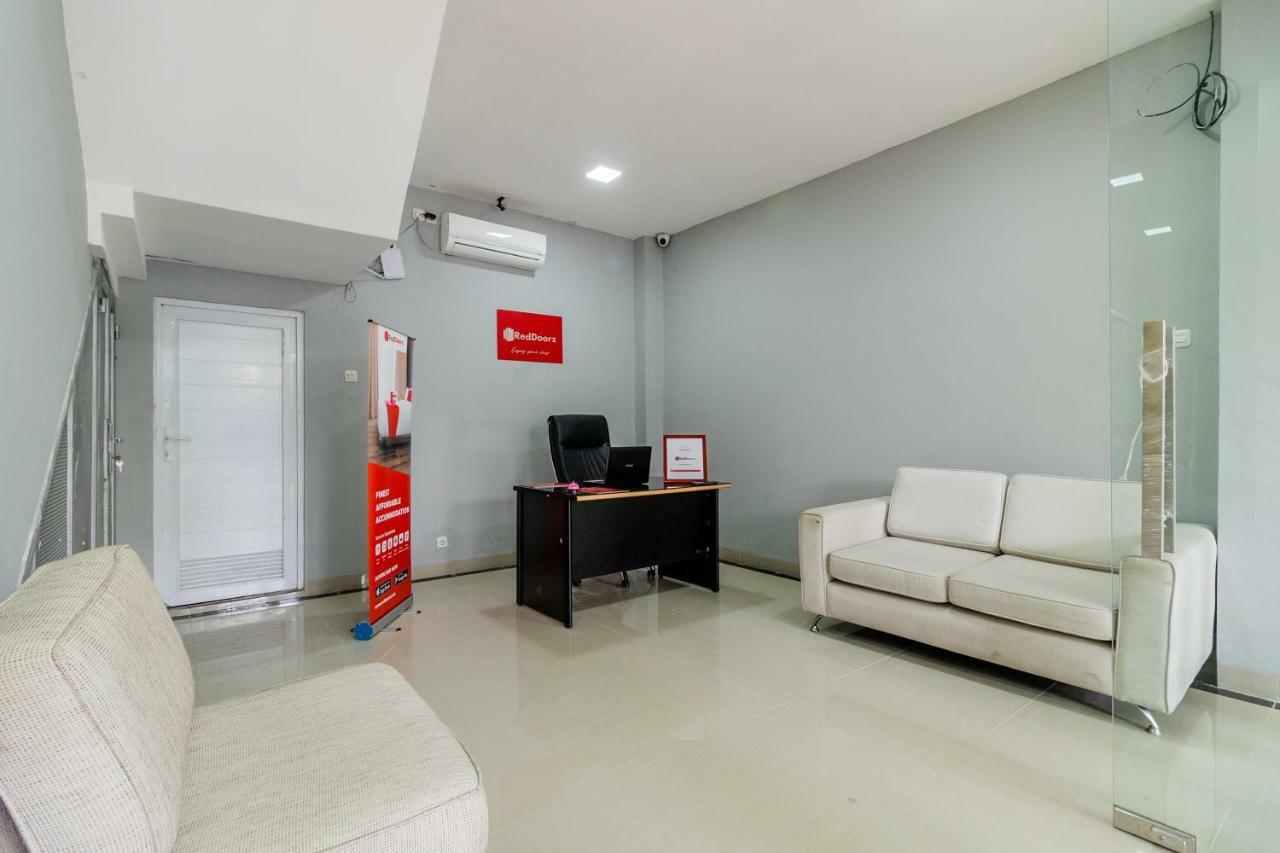 Hotel RedDoorz near Plaza Atrium Senen Dżakarta Zewnętrze zdjęcie