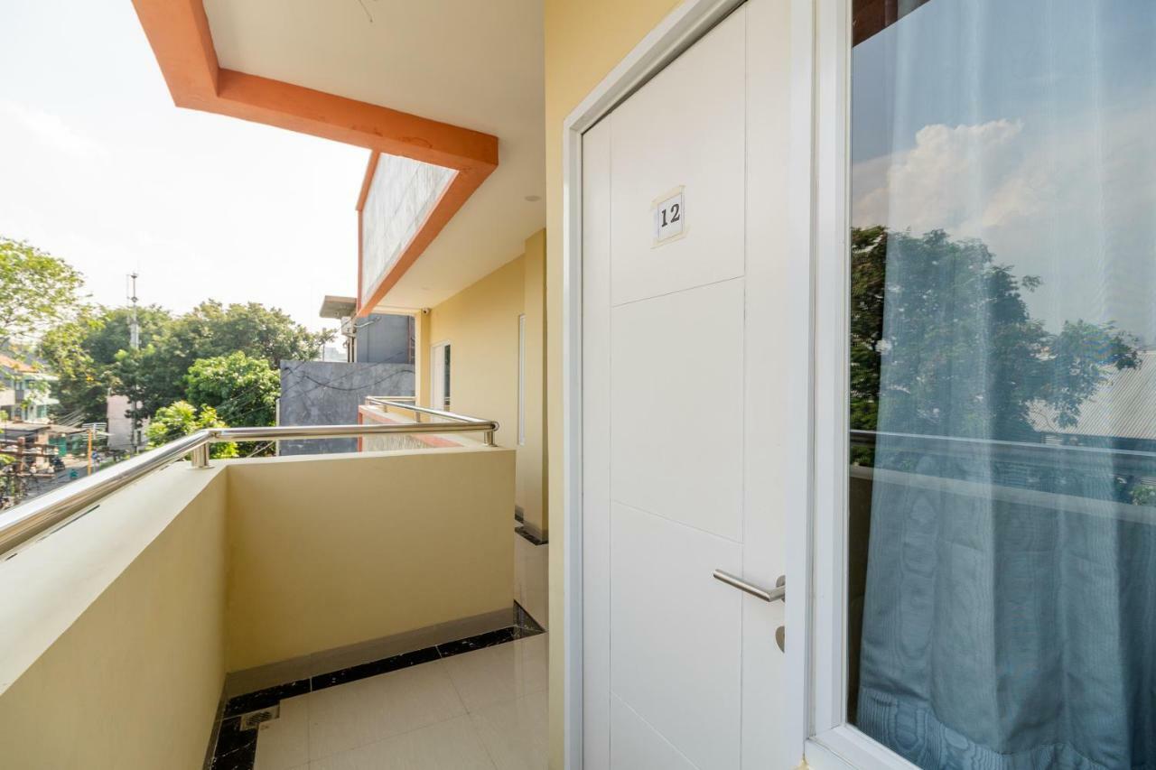 Hotel RedDoorz near Plaza Atrium Senen Dżakarta Zewnętrze zdjęcie