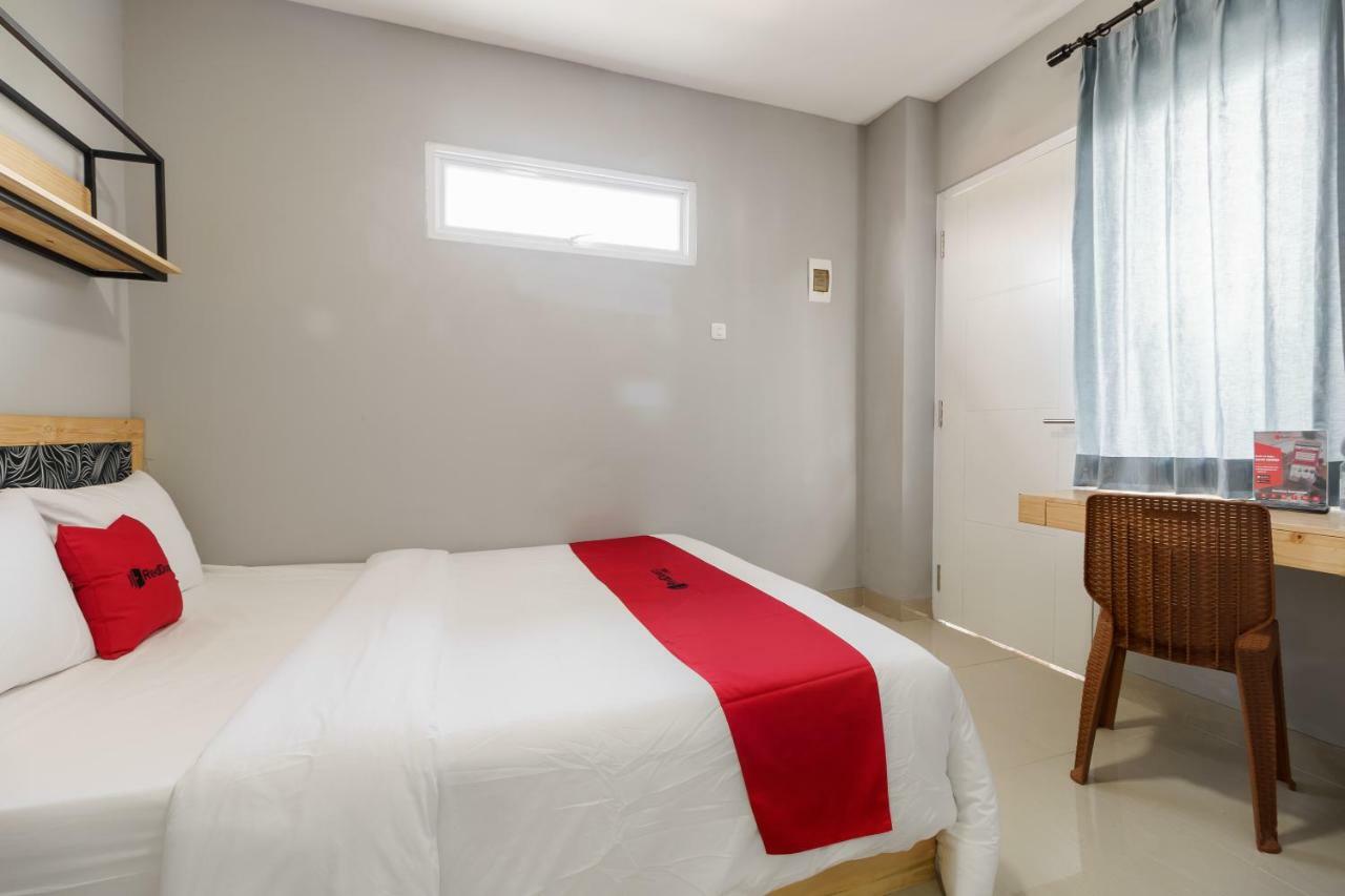 Hotel RedDoorz near Plaza Atrium Senen Dżakarta Zewnętrze zdjęcie