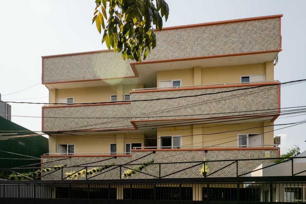 Hotel RedDoorz near Plaza Atrium Senen Dżakarta Zewnętrze zdjęcie