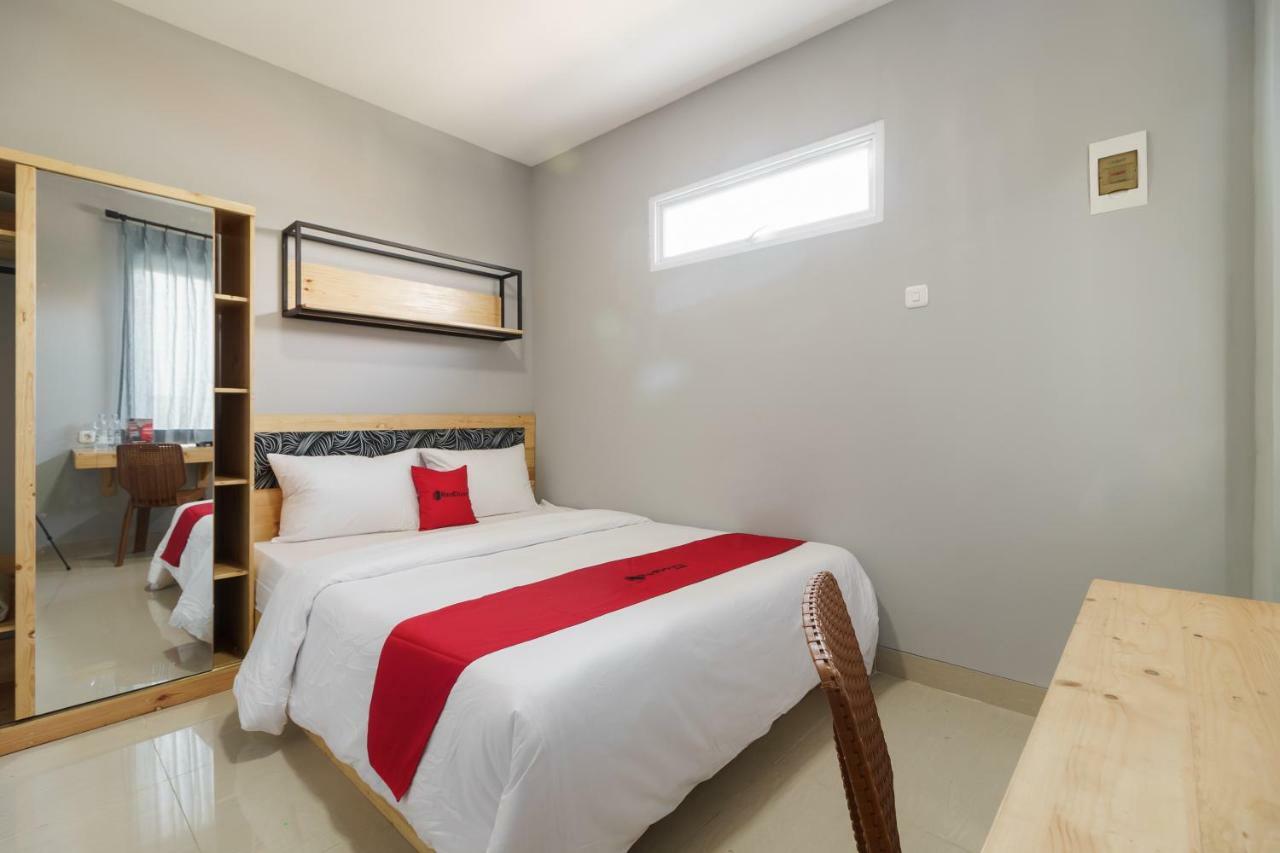 Hotel RedDoorz near Plaza Atrium Senen Dżakarta Zewnętrze zdjęcie