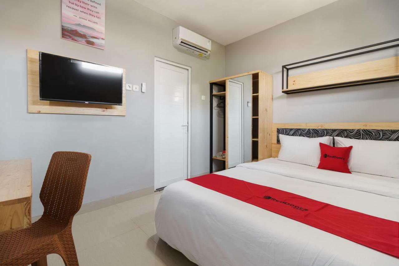 Hotel RedDoorz near Plaza Atrium Senen Dżakarta Zewnętrze zdjęcie