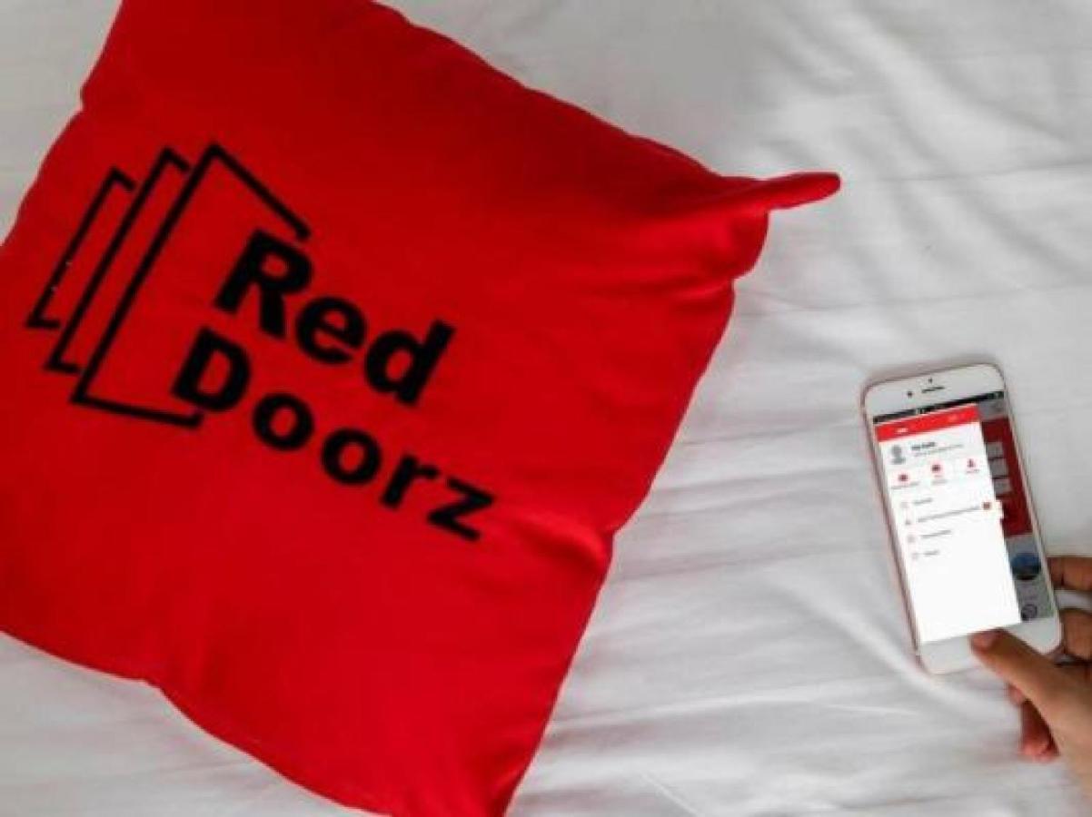 Hotel RedDoorz near Plaza Atrium Senen Dżakarta Zewnętrze zdjęcie